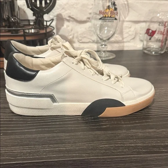 DV by Dolce Vita White and Black Sneakers - Picture 1 of 8